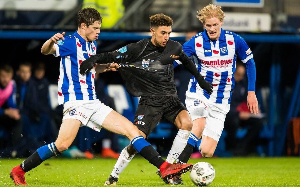 许多球迷和 许多球迷和