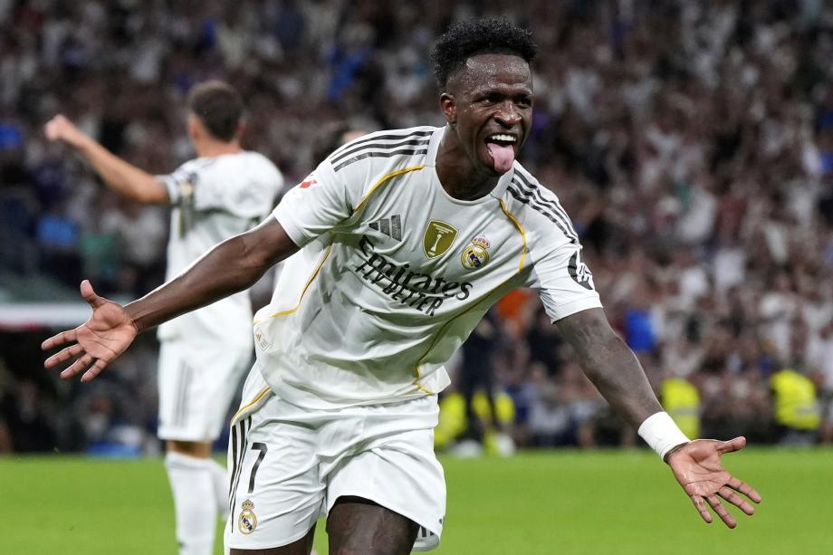 18中4赛季最差一战！福克斯遭美媒开炮：不配两亿 掉出联盟前十PG